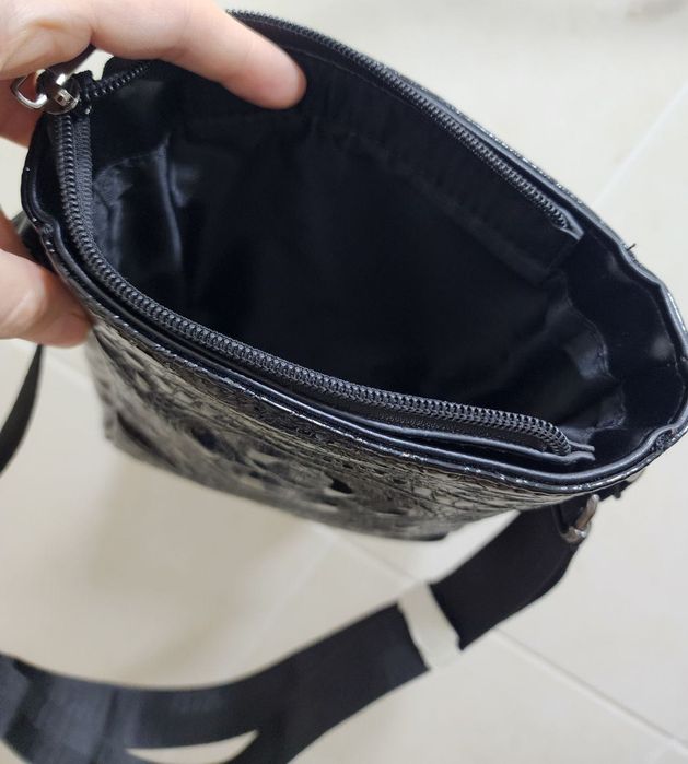 Сумка черная на ремне