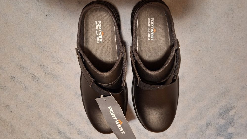 Нови работни обувки за кухня