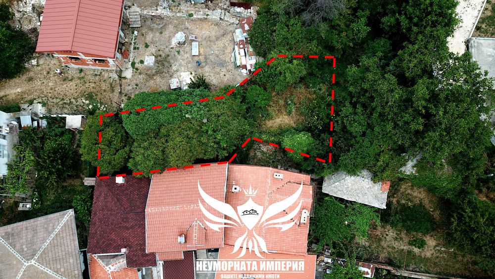 Продавам двуетажна стара къща 60РЗП с хубав двор 234кв. с.Лясково