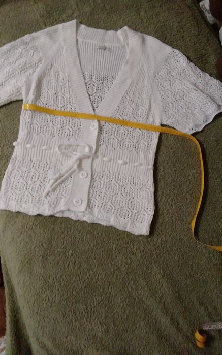 Дамски жилетки и бяла ажурена