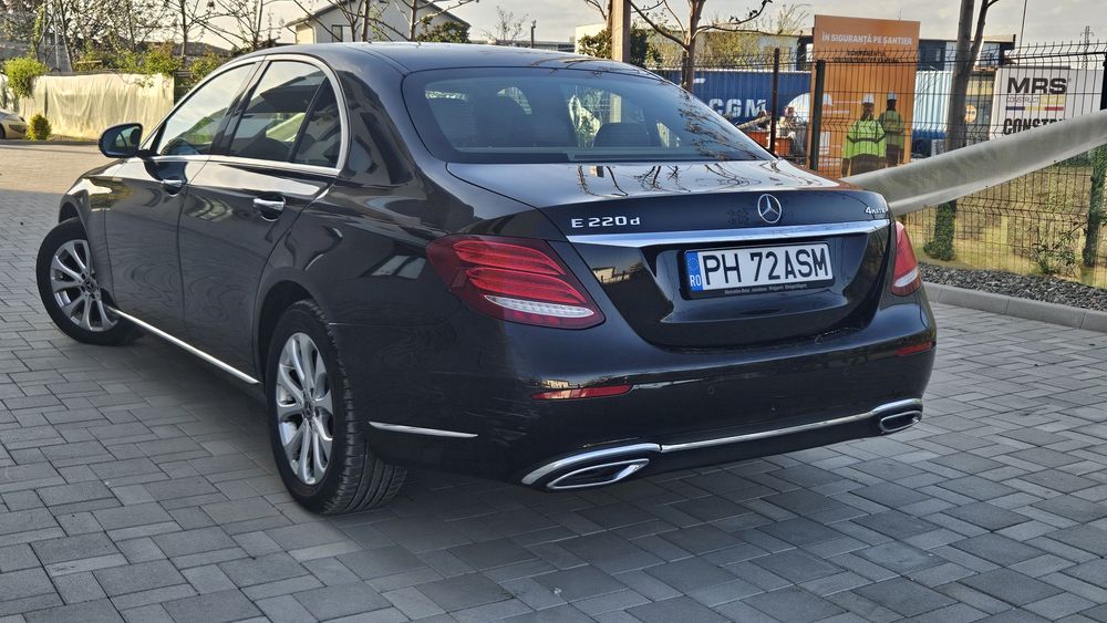 Mercedes-Benz E220D _ 4 MATIC
