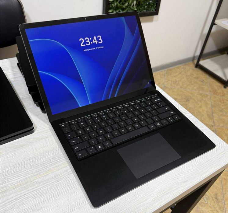Microsoft Surface Laptop 3 13.5" 2K Sensor Core I7-10 gen 16GB/256GB