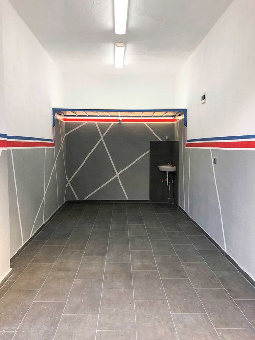 Дава се под наем Гараж / Паркомясто в Варна, Спортна зала - 16 кв.м за 142.8 € - Снимка #1