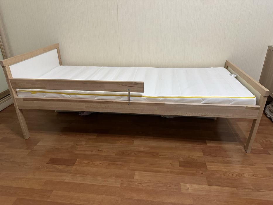 Кровать детская с матрацом