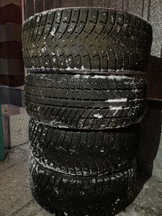 Шини зима 235/55/17