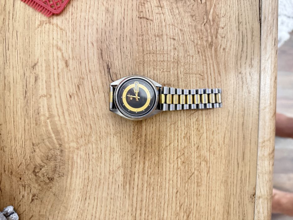 Часовник Seiko 5 с автоматичен механизъм