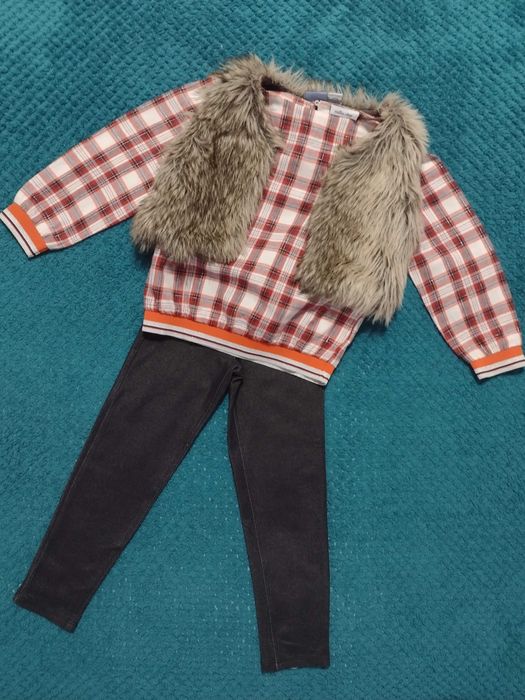 Set primavara - Blugi negri, bluzita si vestuta din blanita, 4-5 ani
