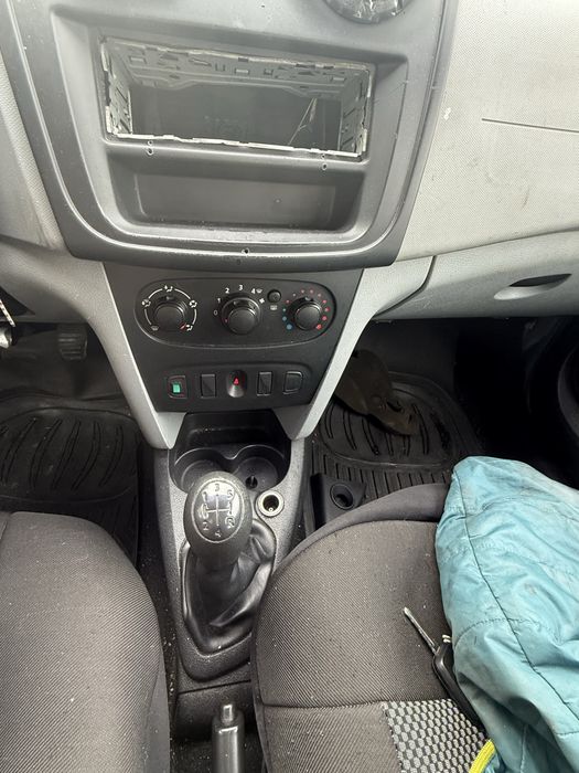 Dezmembrez sandero 2