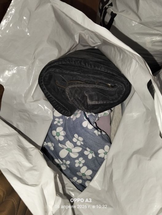 Продам 8 пакетов с одеждой