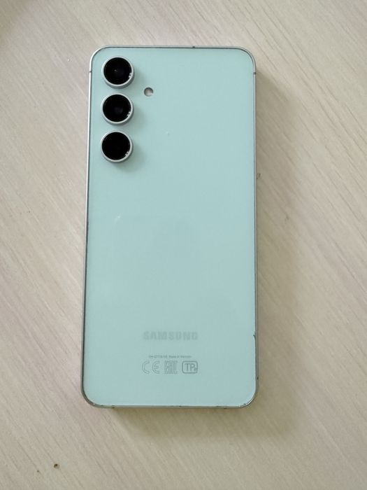 Samsung S24 FE продам