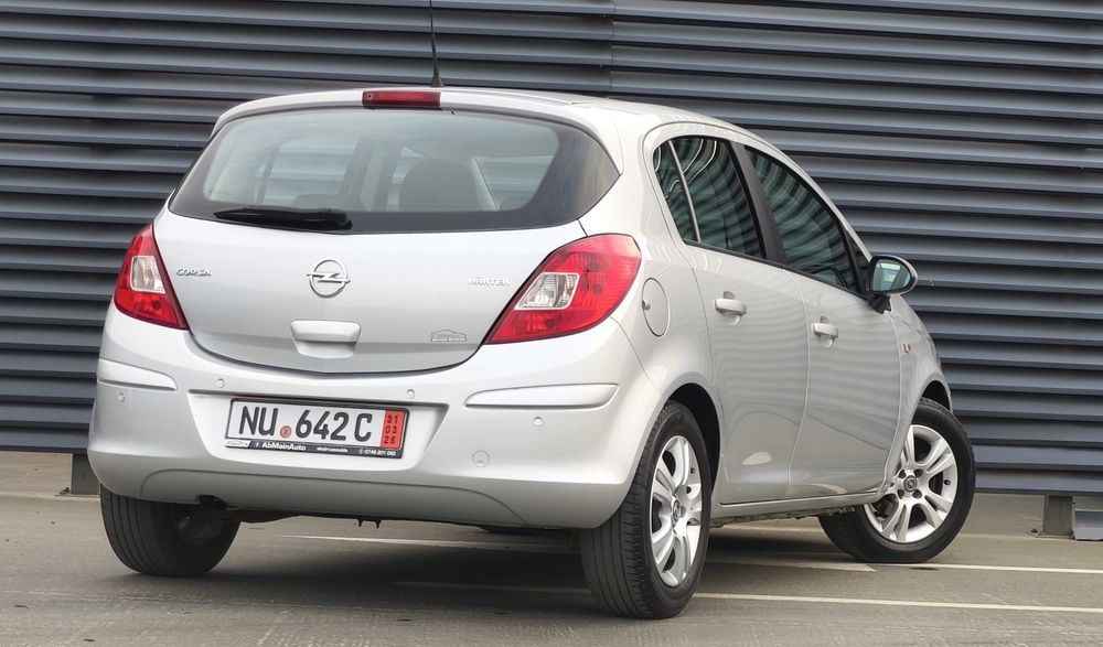 Opel Corsa D 1.2 Facelift Euro  Benzina - Cutie automata / Easytronic