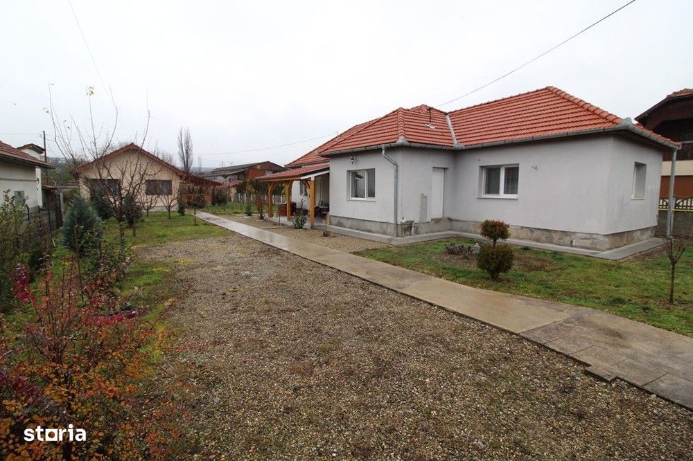 Vând gospodărie în Hunedoara, zona Peștișu Mare, teren 1.104mp...