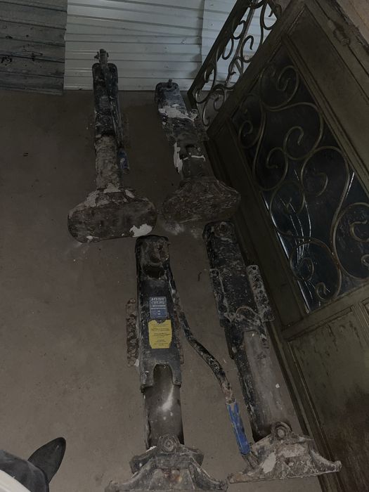 Лапы или домкрат для полуприцепа SCHMITZ