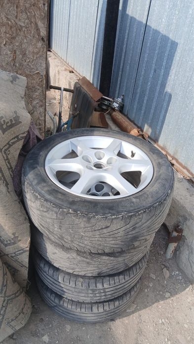 Продам диски и покрышки от пассат б5