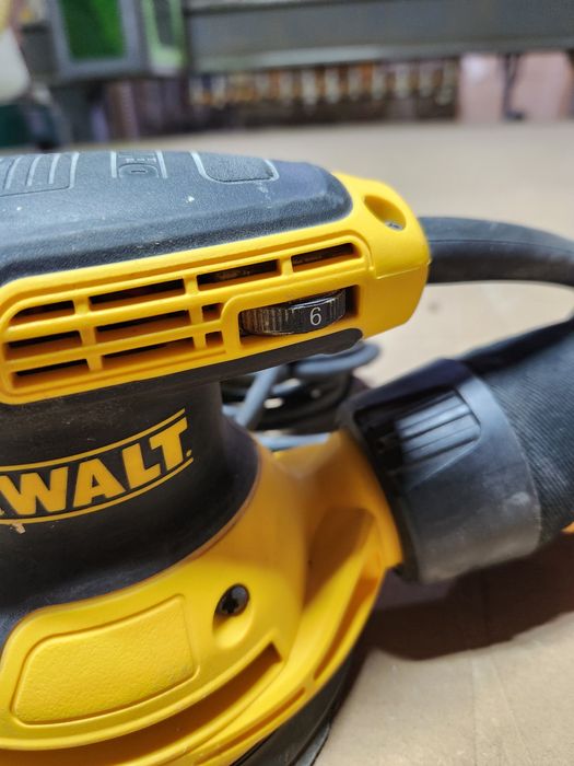 Masina de slefuit orbital Dewalt DWE6423-QS