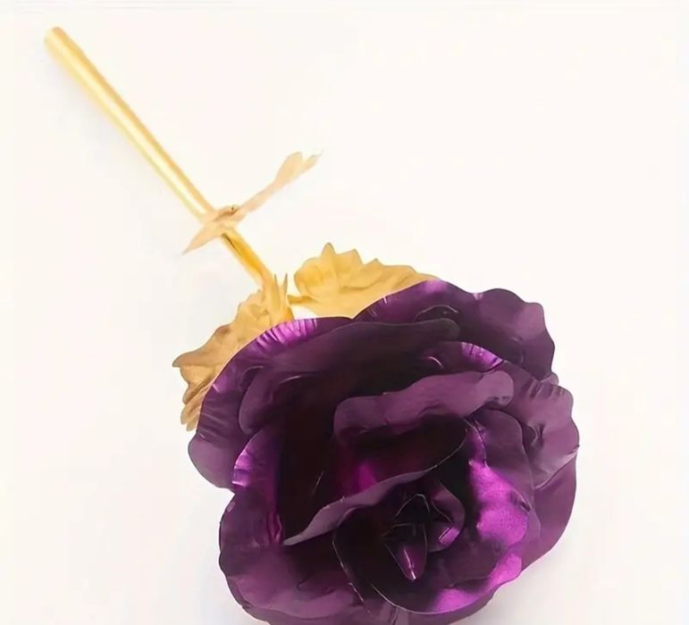 Златна роза със стойка