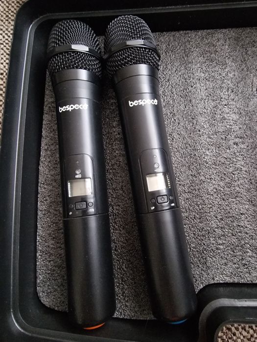 2 microfoane wireless Bespeco