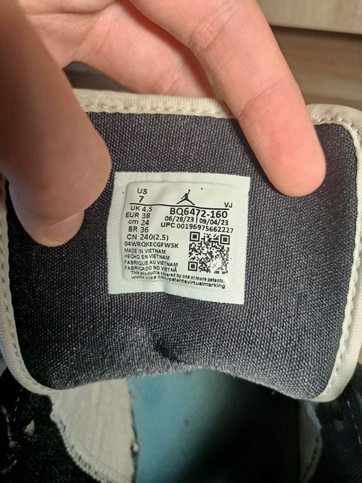 Air Jordan 1 Mid Black Toe