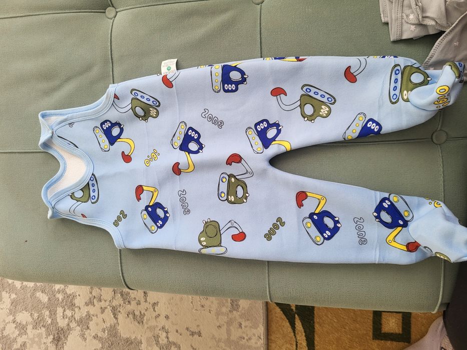 Вещи с рождения и до 5-6 мес