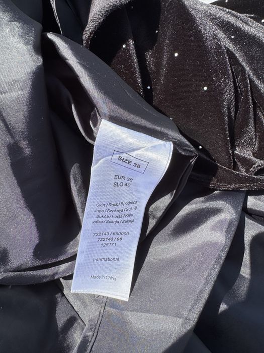 Fusta in clos din catifea neagra