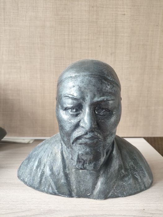 Продам бюст Абая