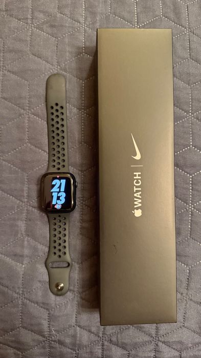 Заглавие: Apple Watch Nike Series 7 (45mm) – Пълен комплект + Втора оригинална Nike каишка