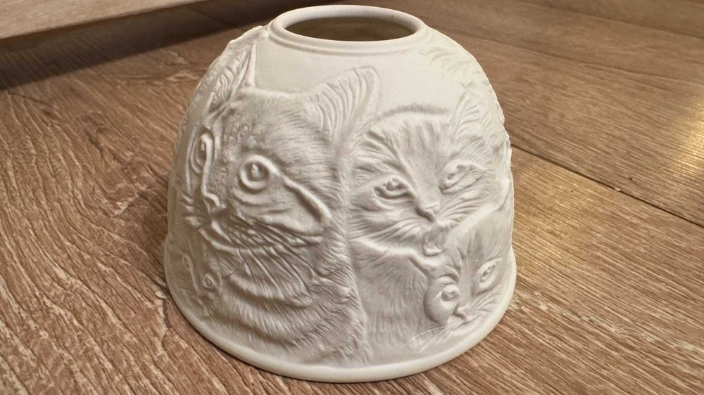 Разкошен чаен свещник, котенца–Фин ретро порцелан!
