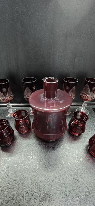Сервиз от червен кристал