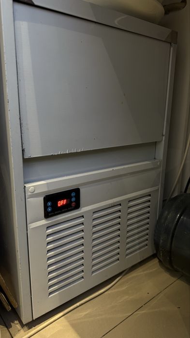Продам морощильрую камеру indesit, Ледогенератор
