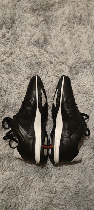 Кожаные кроссовки