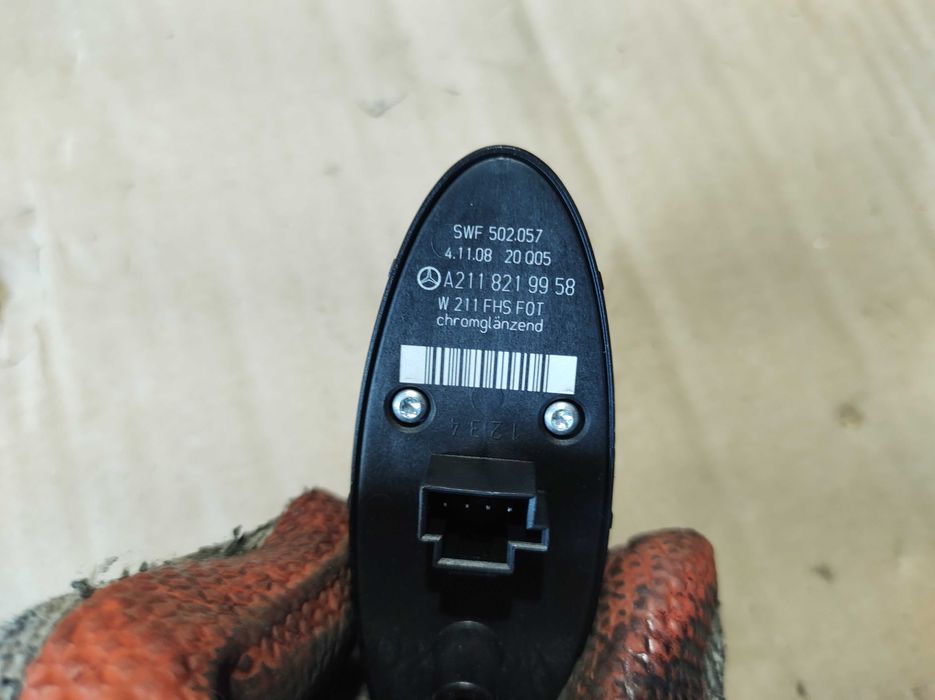 Бутон Ел.Стъкло Mercedes W211 E class Tmodel 4matic 320CDI 2008г