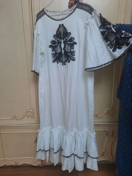 Очень красивые, качественные платья. Почти новые