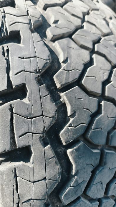 Vând , schimb Roti , cauciucuri Toyota Hilux