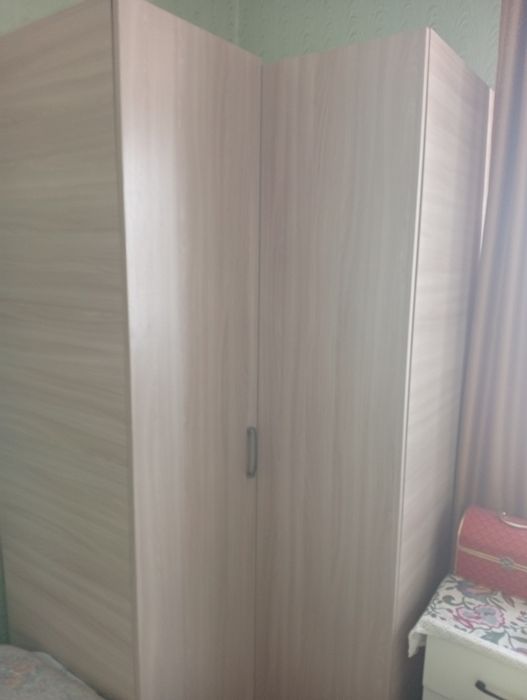 Продам угловой шкаф