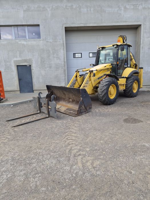Buldoexcavator Komatsu