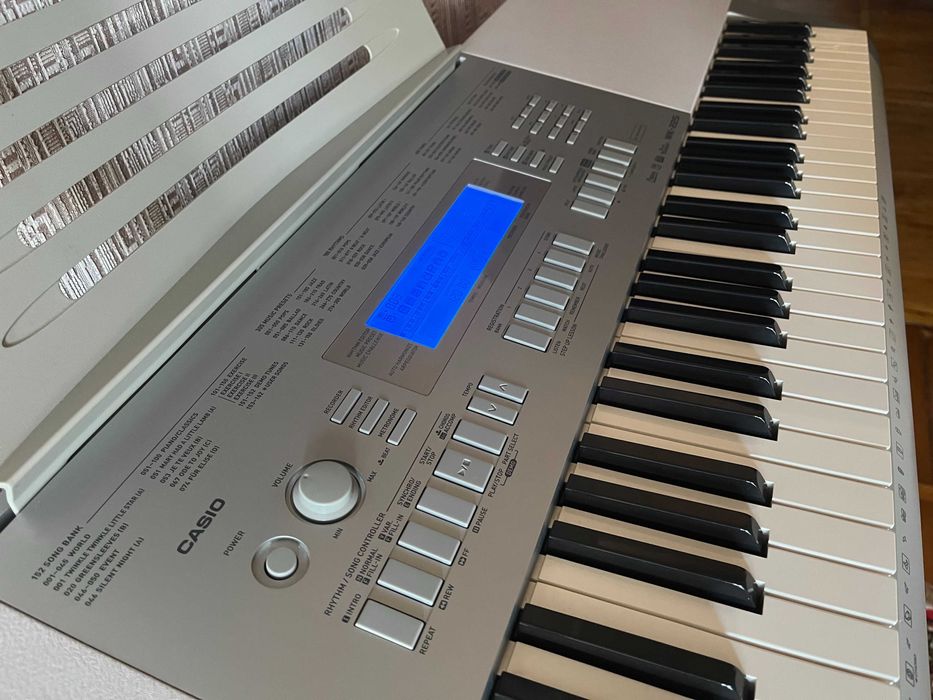 Синтезатор Casio WK-225 (USA), подставка в подарок