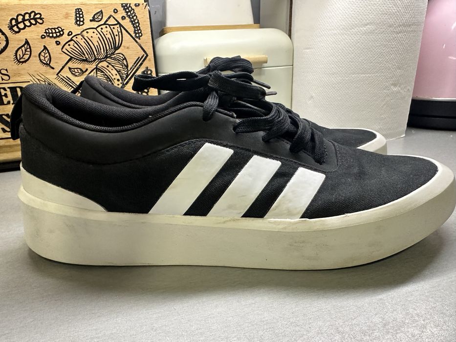 Маратонки адидас