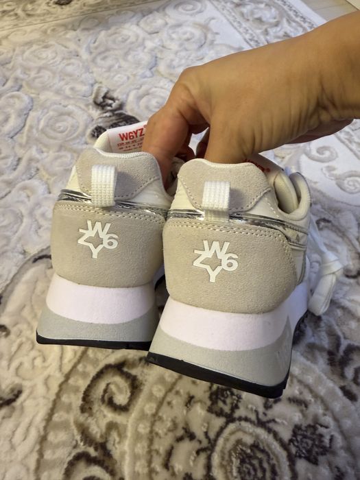 Adidasi just say wizz