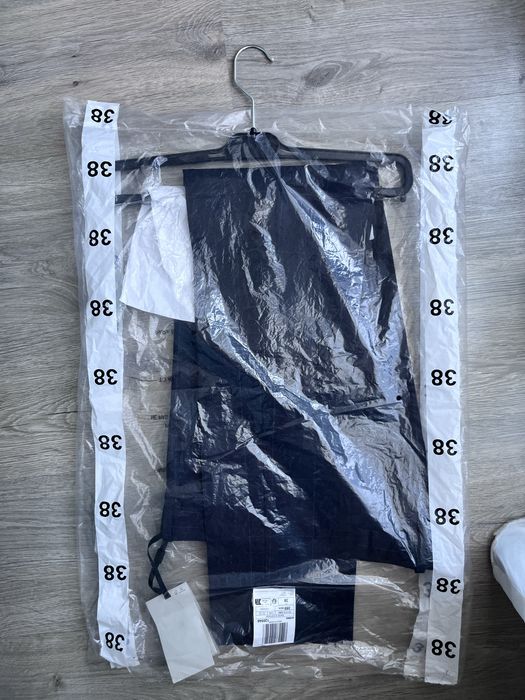 Pantaloni eleganti barbati Mango slim fit, noi cu eticheta