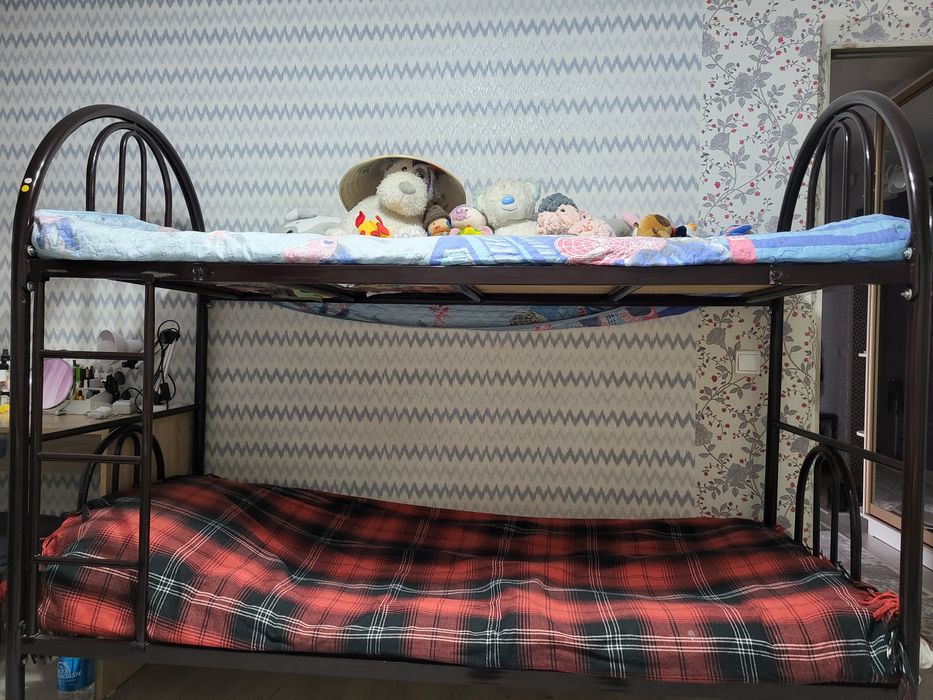 Продам кровать двухярустную