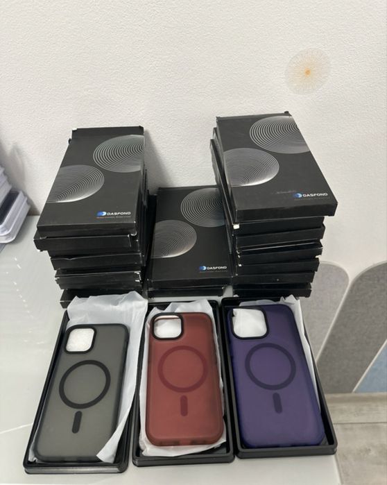 Vand lot de 180 huse de telefon