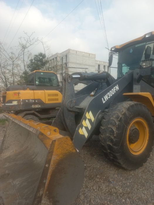 Pogruzchik 1.8 ekskavator xizmatlari.