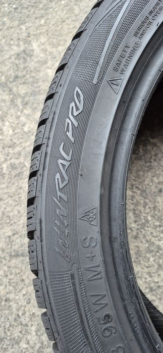 4 anvelope iarna Vredestein,fata 225/45/18,spate 255/40/18.Pret/bucata