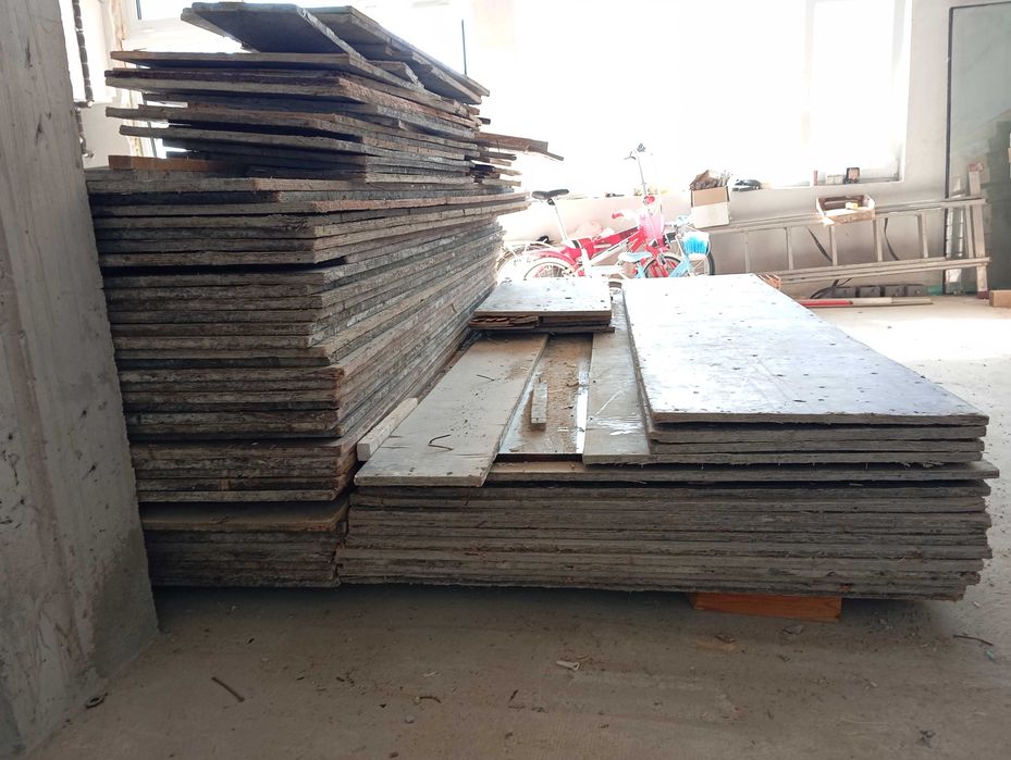 Намалена цена!!! Дървени греди и шперплат за кофраж