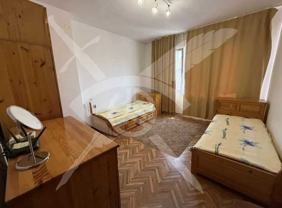 Дава се под наем Тристаен апартамент в Варна, Център - 136 кв.м за 750 € - Снимка #4