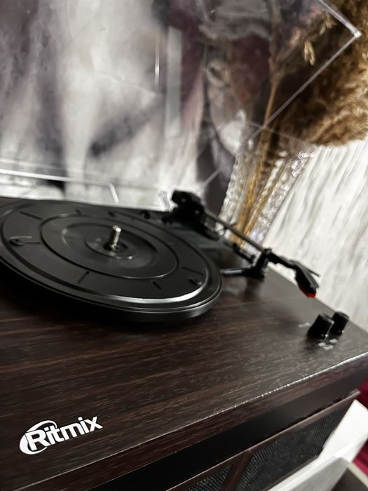 Виниловый проигрыватель Ritmix LP-380B + пластинки