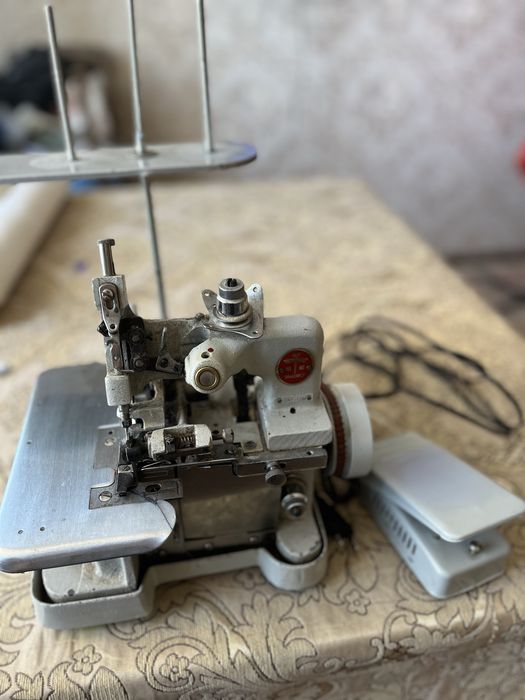 Швейные машины и оверлоки.Оверлок 051 класса
