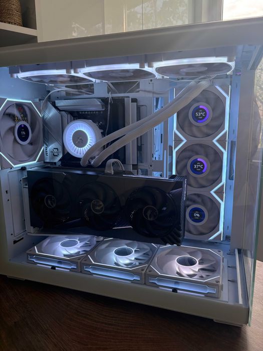 Гейминг Компютър RTX5090 7950x3d 64GB ram 2TB SSD