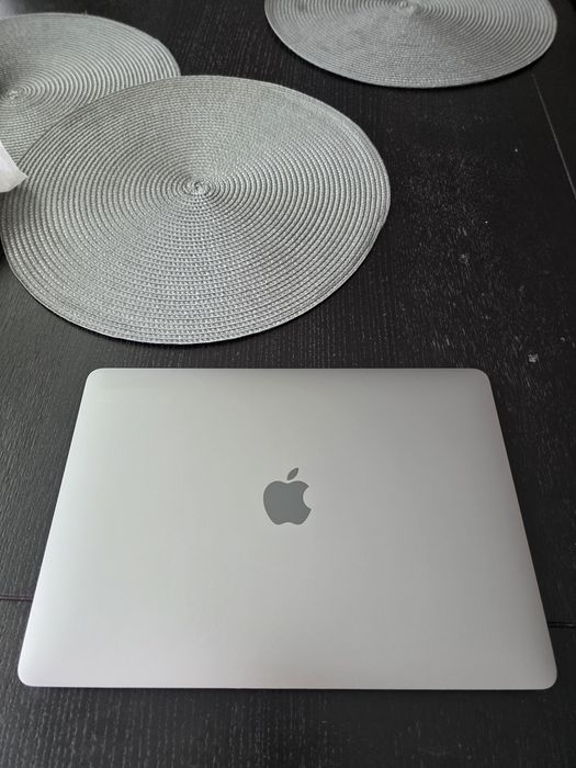 Laptop Apple macbook Model A1989 EMC 3214