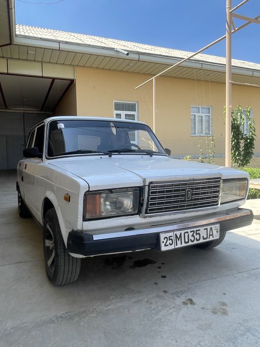 Vaz 2107 sotiladi